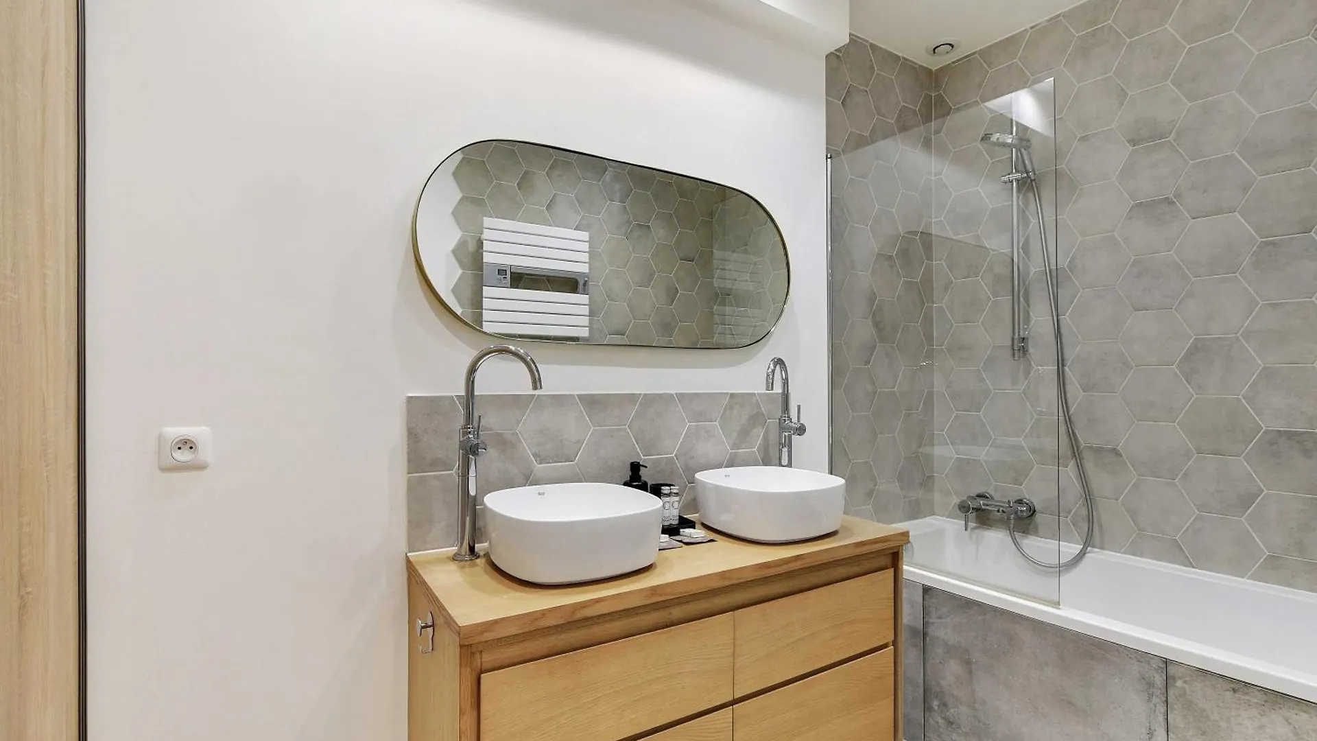 Modern Apartment - 2Br-6P - In Heart Of Le Marais Paris 0*,  Frankrike